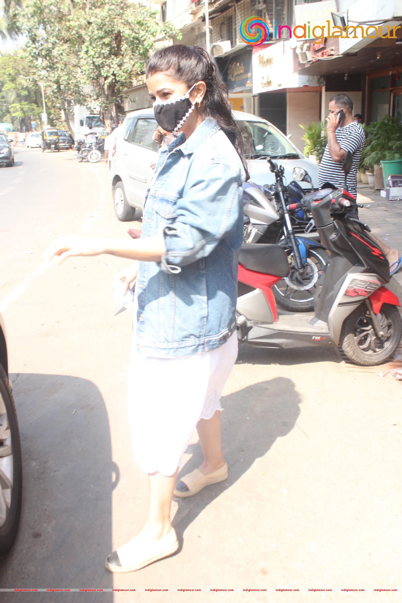 Nimrat Kaur Actress hd photo