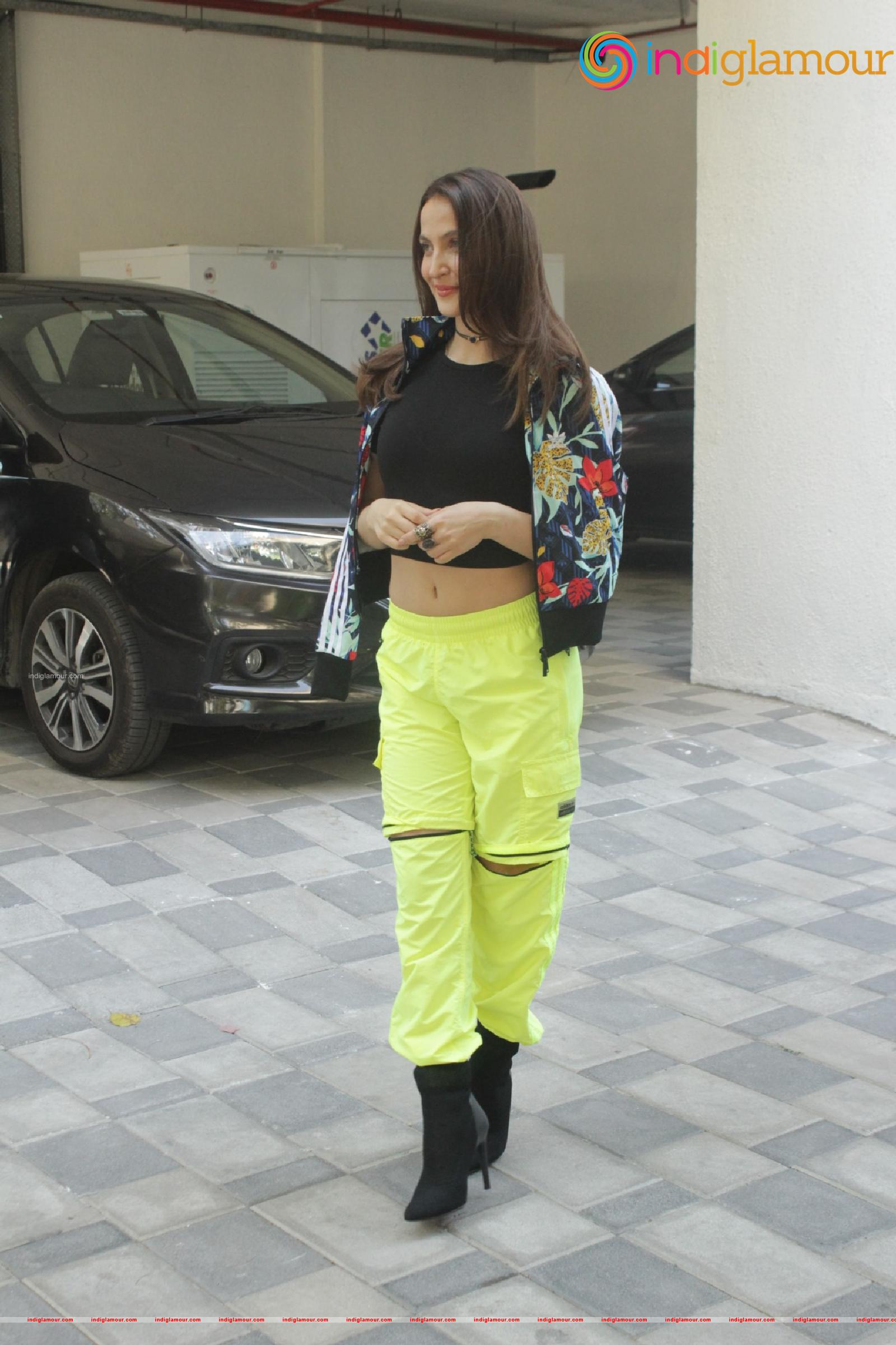 Elli AvrRam Actress hd photo