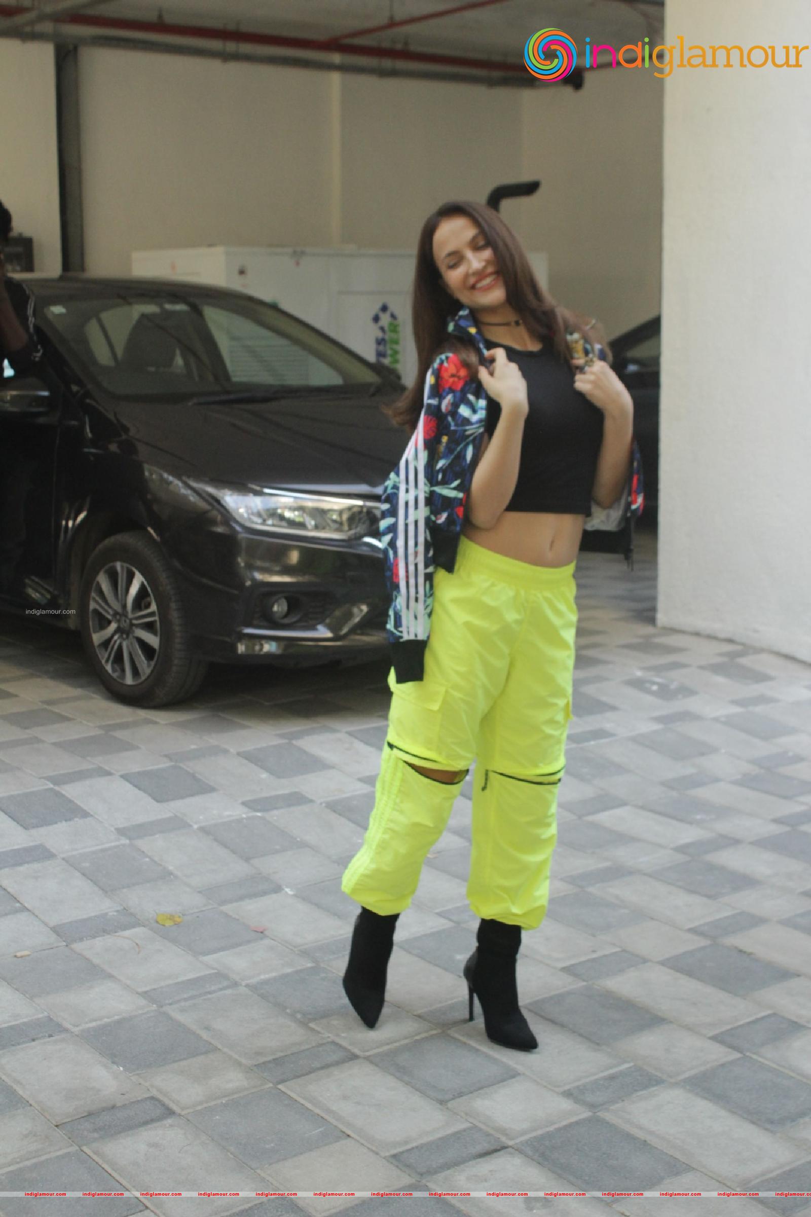 Elli AvrRam Actress hd photo