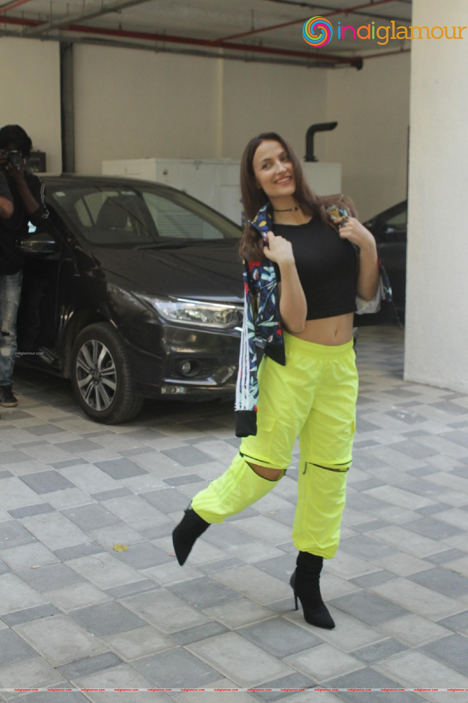 Elli AvrRam Actress hd photo