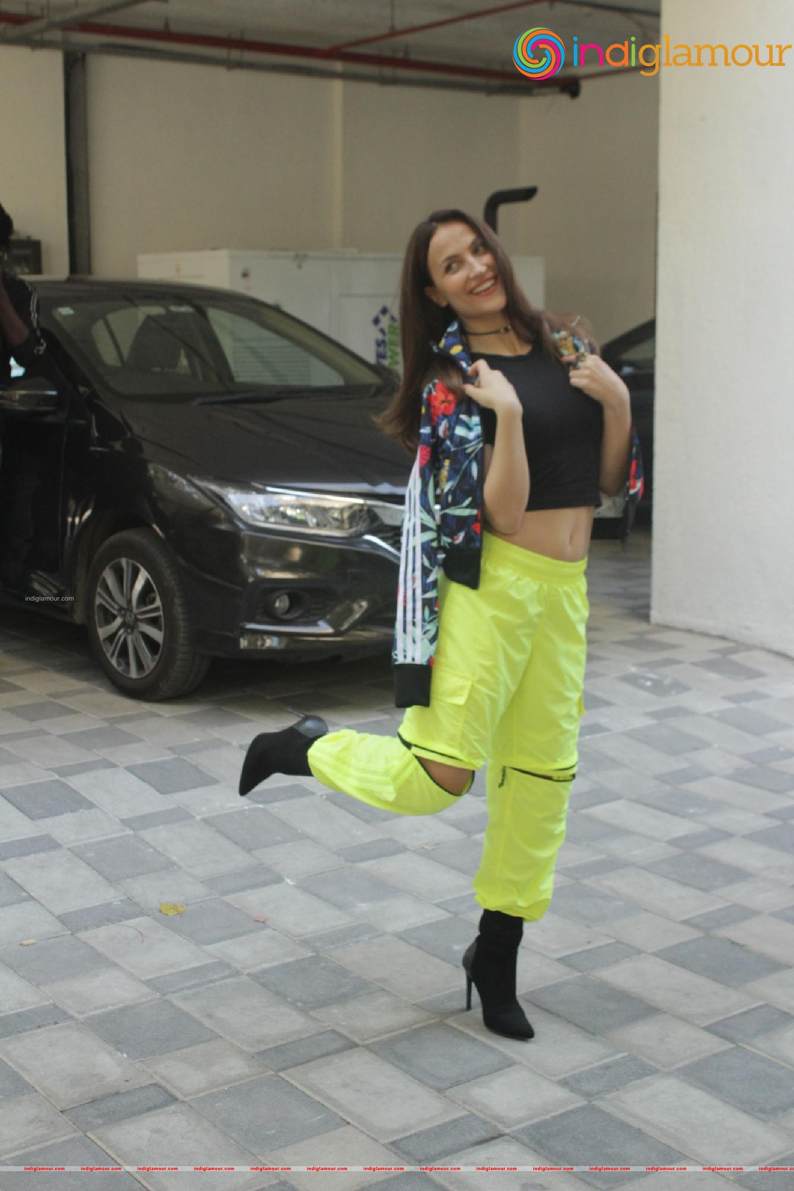 Elli AvrRam Actress hd photo