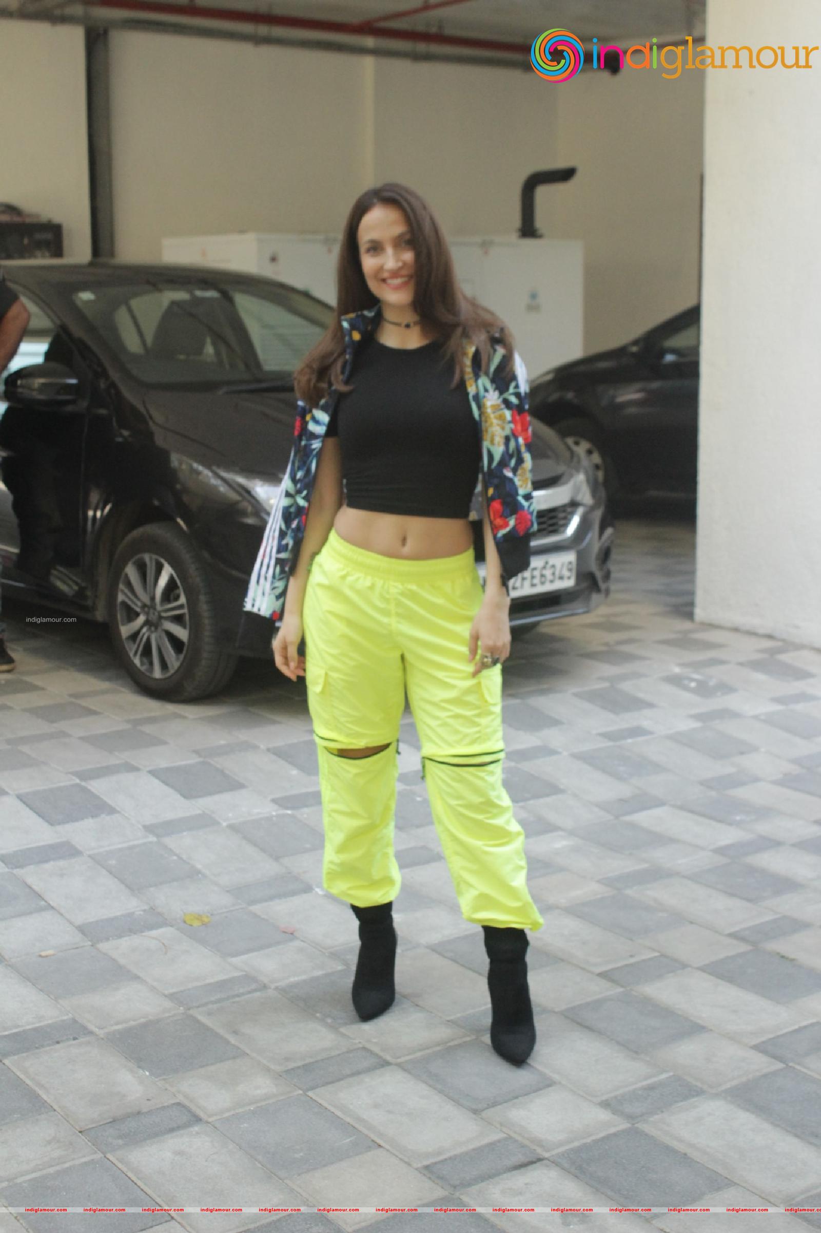 Elli AvrRam Actress hd photo
