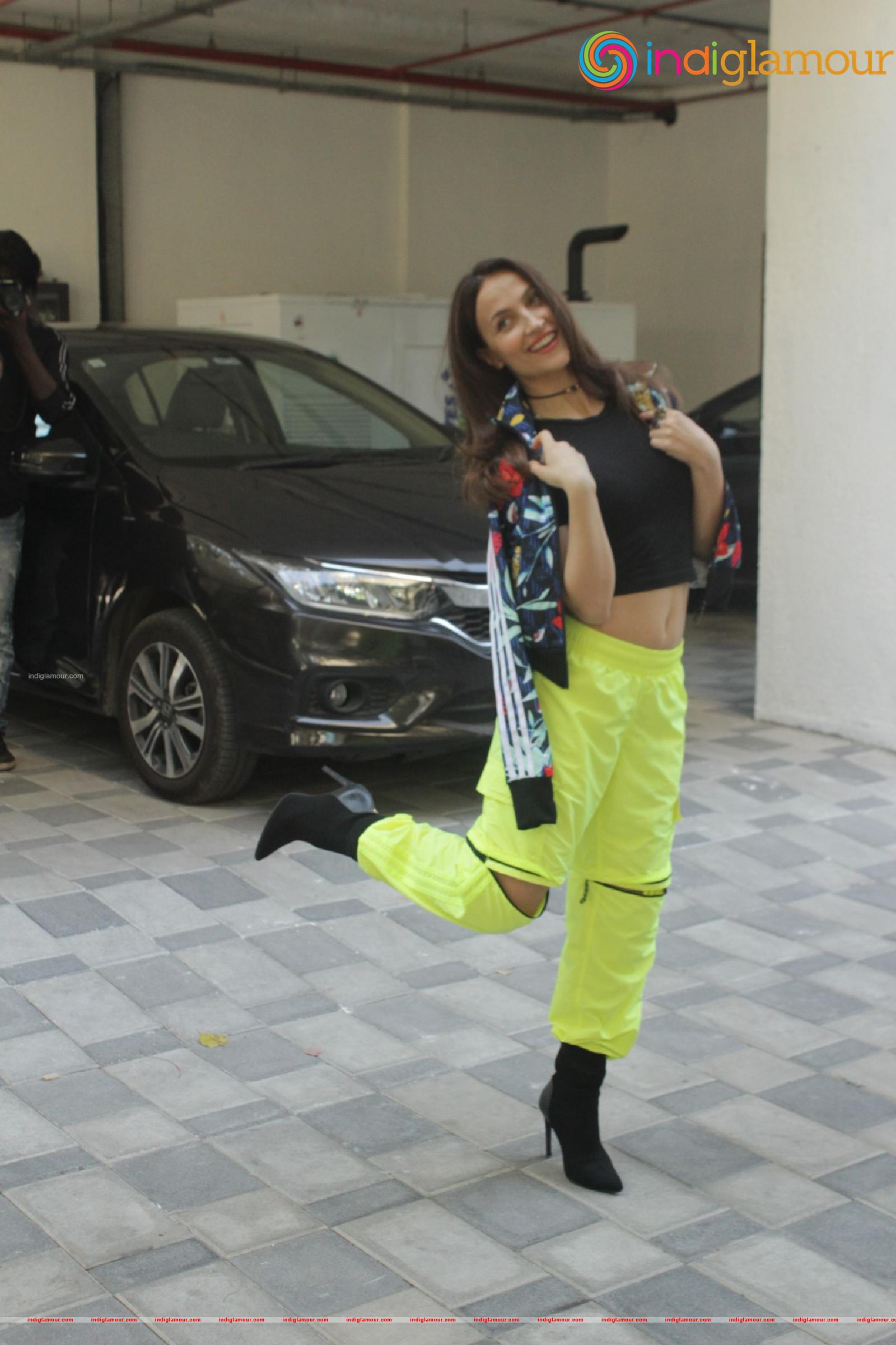Elli AvrRam Actress hd photo