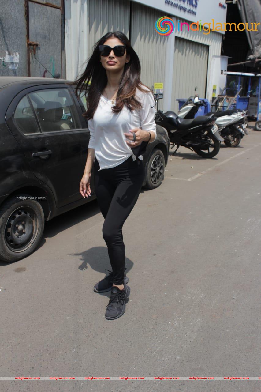 Mouni Roy Actress hd photo