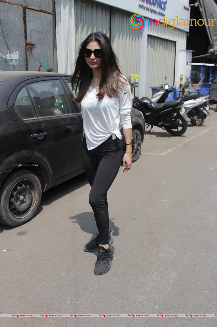 Mouni Roy Actress hd photo