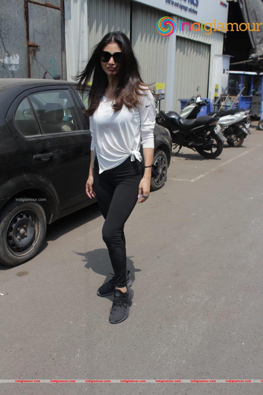 Mouni Roy Actress hd photo