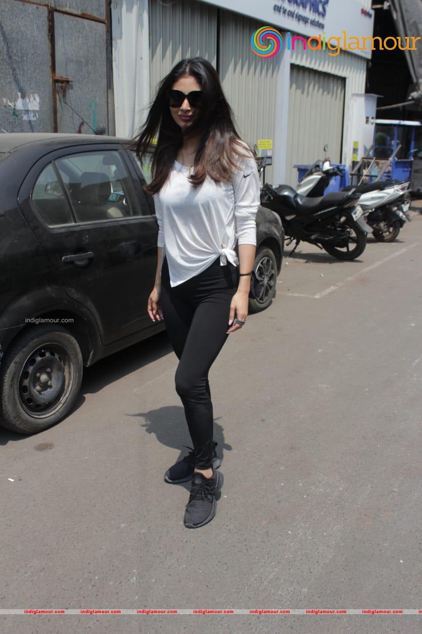 Mouni Roy Actress hd photo