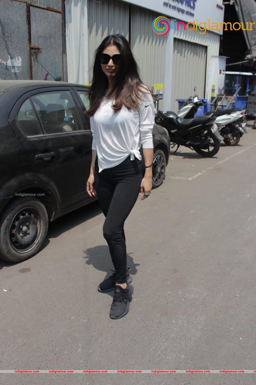 Mouni Roy Actress hd photo