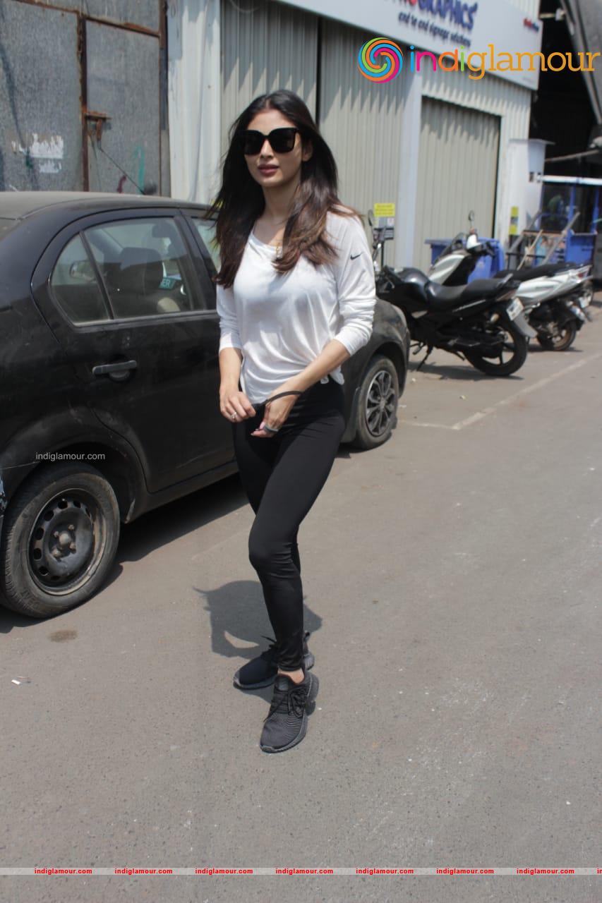 Mouni Roy Actress hd photo
