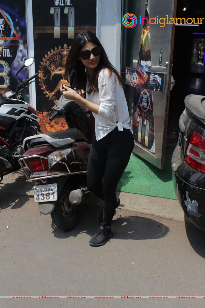 Mouni Roy Actress hd photo
