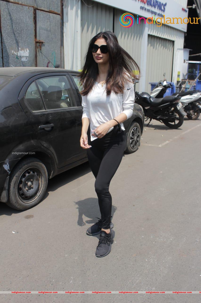 Mouni Roy Actress hd photo