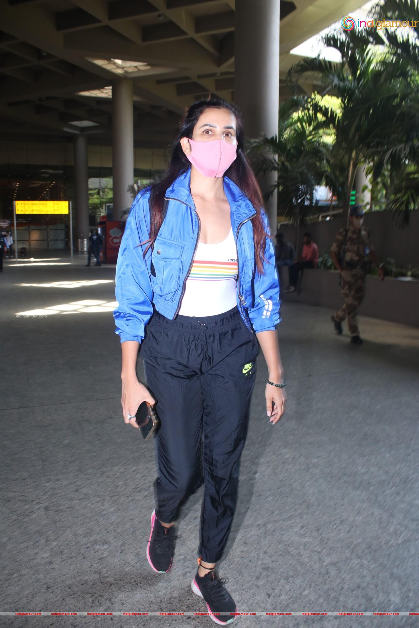 Sonnalli Seygall Actress hd photo