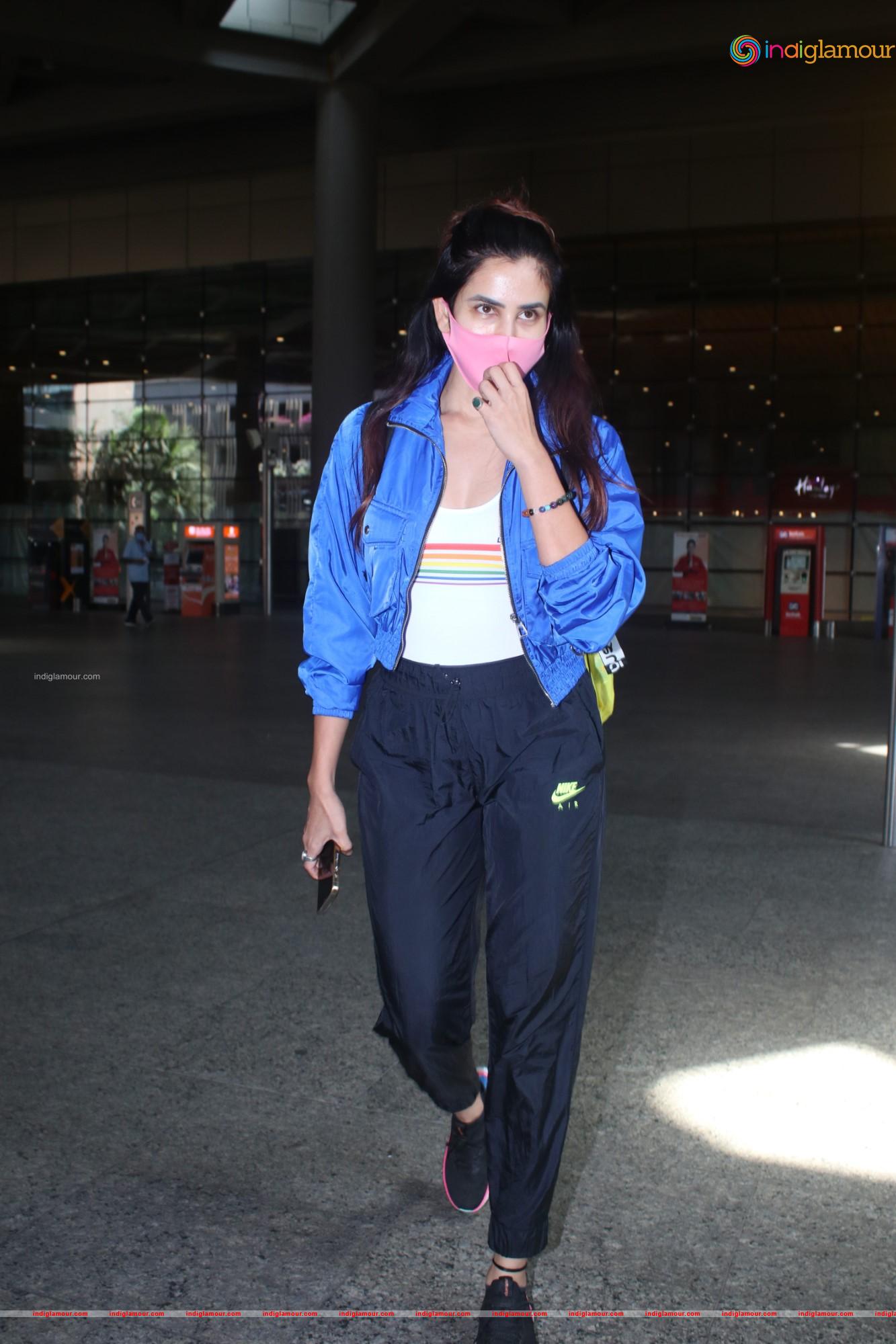 Sonnalli Seygall Actress hd photo