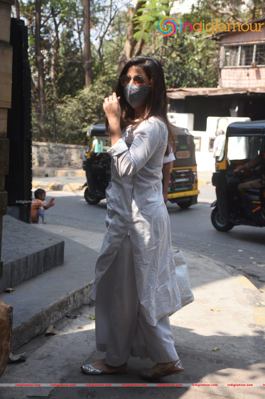 Nimrat Kaur Actress hd photo