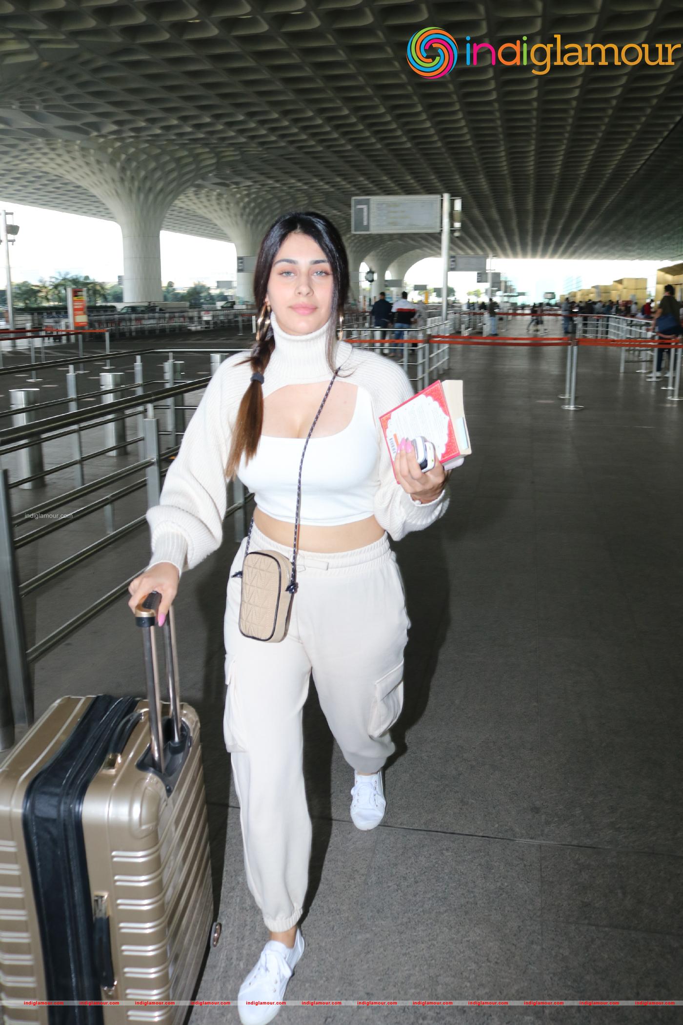 Warina Hussain Actress hd photo