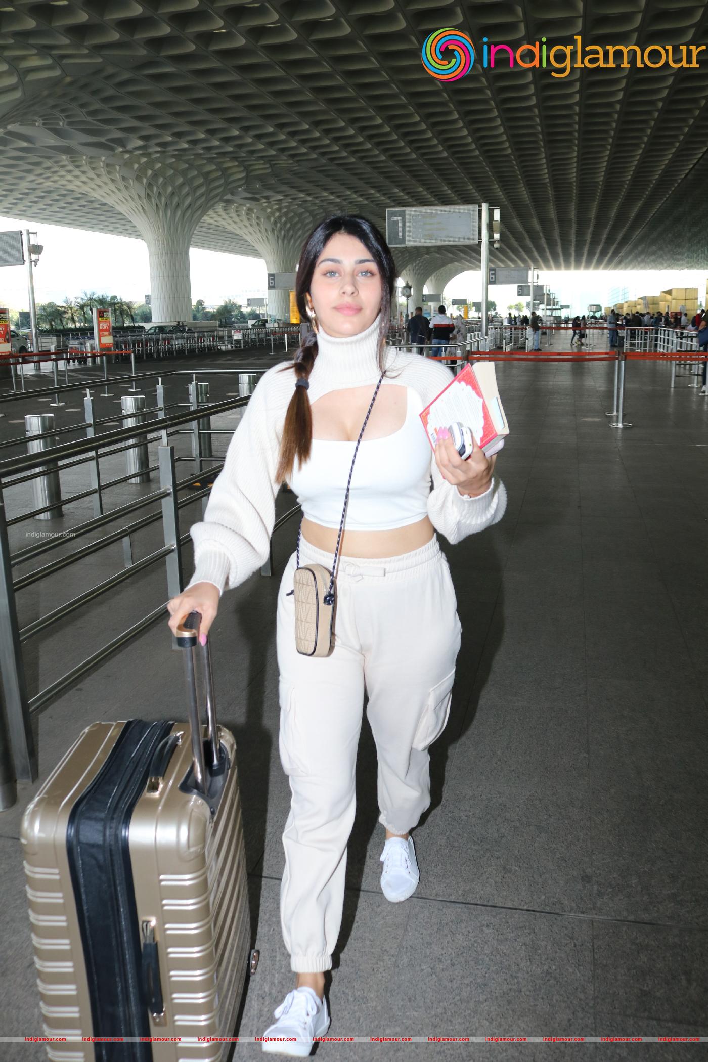Warina Hussain Actress hd photo