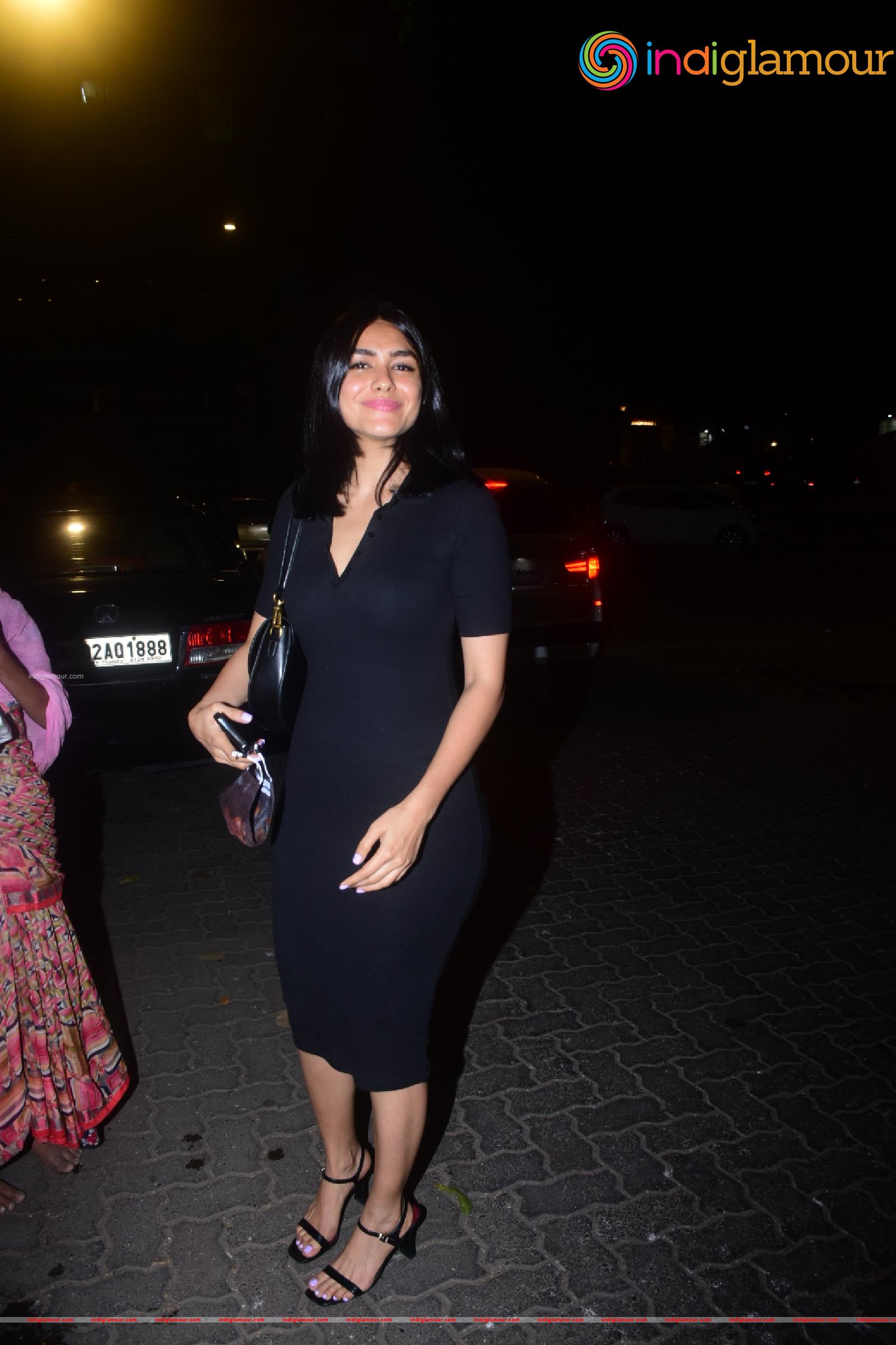 Mrunal Thakur Actress hd photo