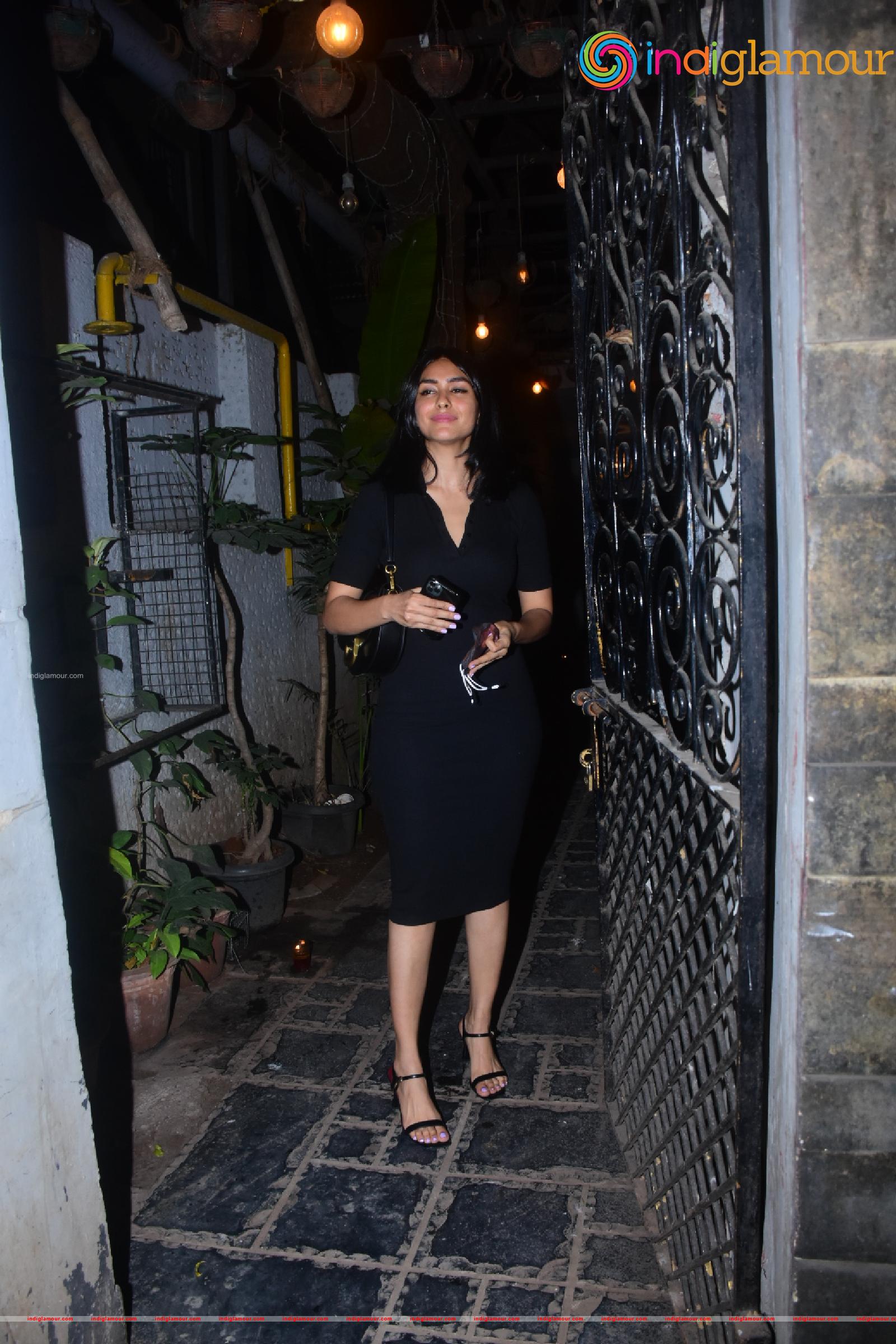 Mrunal Thakur Actress hd photo