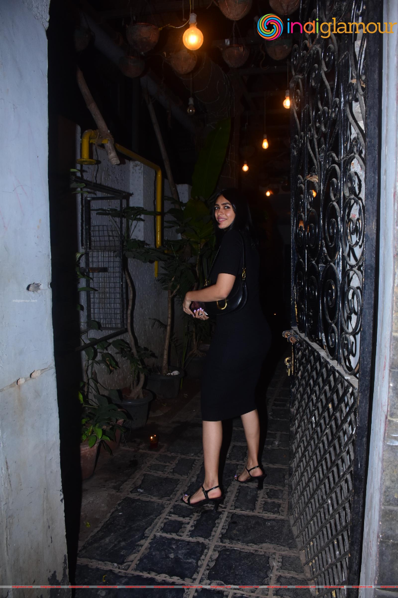 Mrunal Thakur Actress hd photo