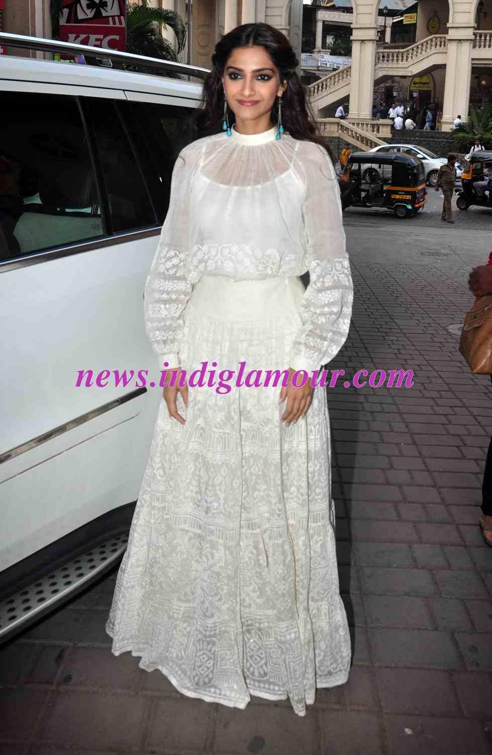Sonam Kapoor Actress hd photo