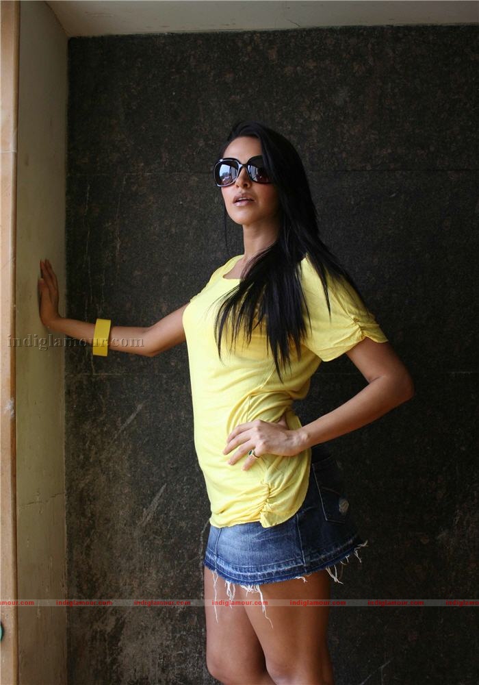 Neha Dhupia Actress hd photo