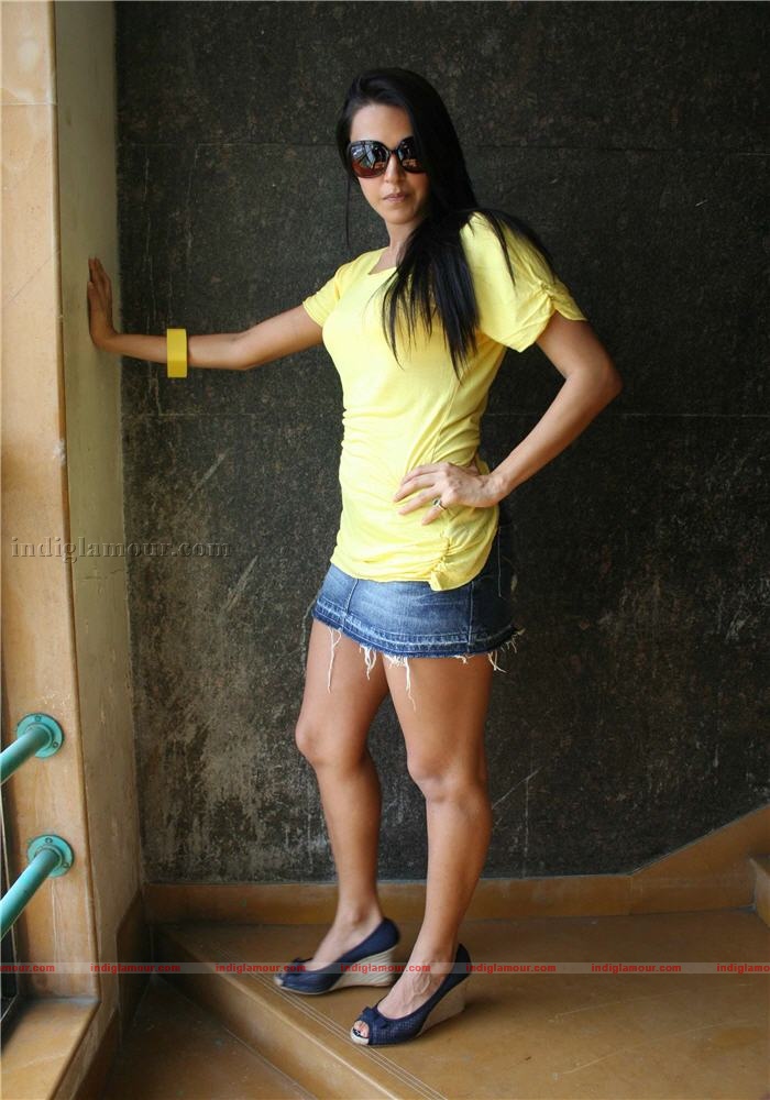 Neha Dhupia Actress hd photo