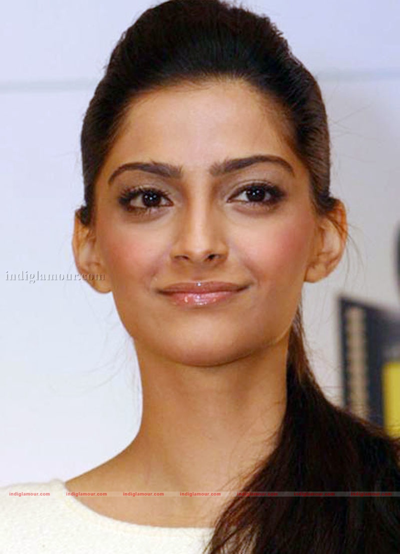 Sonam Kapoor Actress hd photo
