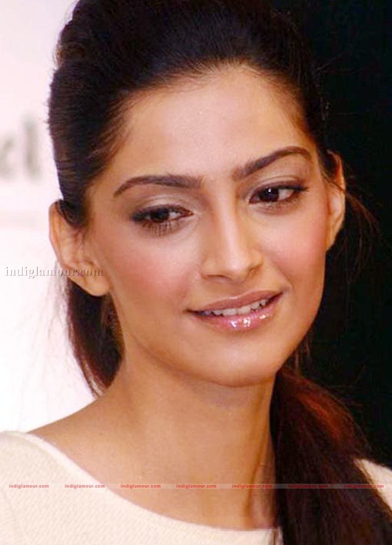 Sonam Kapoor Actress hd photo
