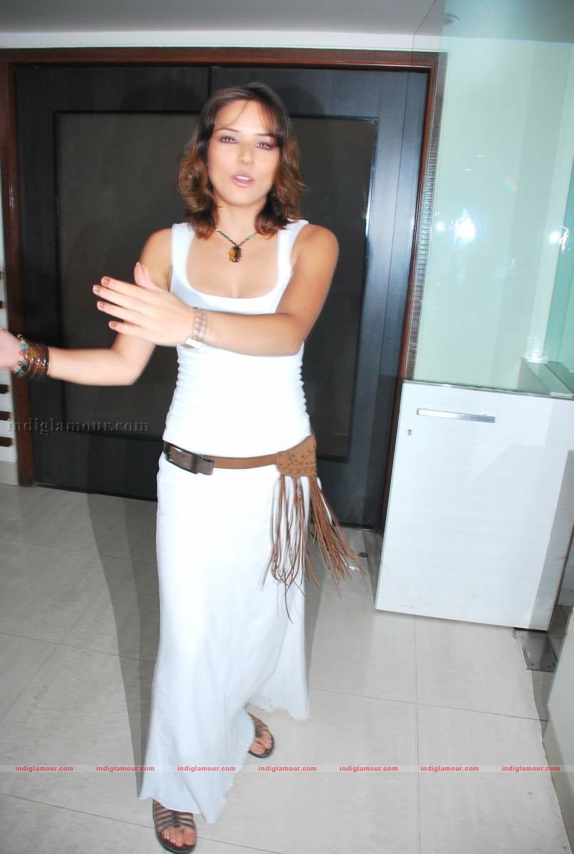 Udita Goswami Actress hd photo