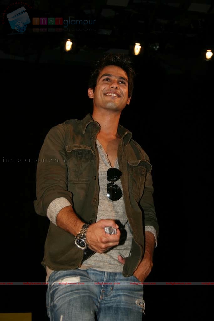 Shahid at Modd Ingigo IIT Powai Event hd photo