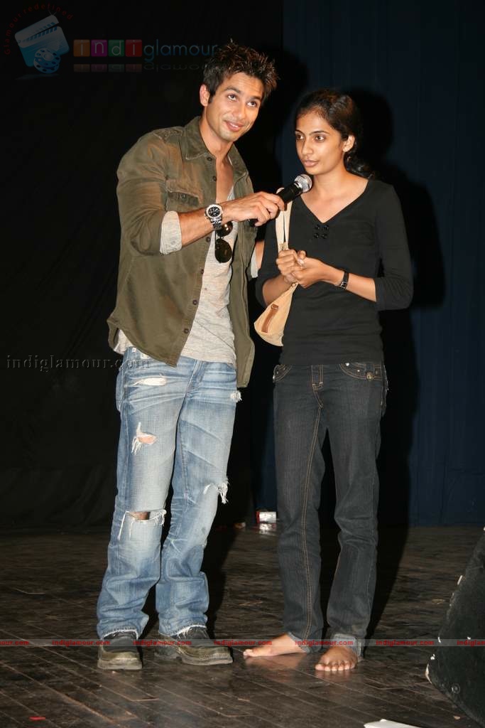 Shahid at Modd Ingigo IIT Powai Event hd photo