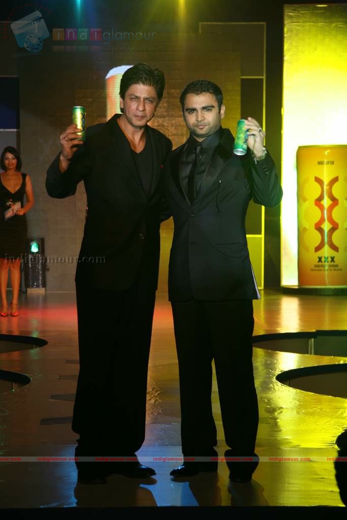 SRK, Yuvraj Singh, Urvashi Sharma at Energy Drink XXX launch Event hd photo