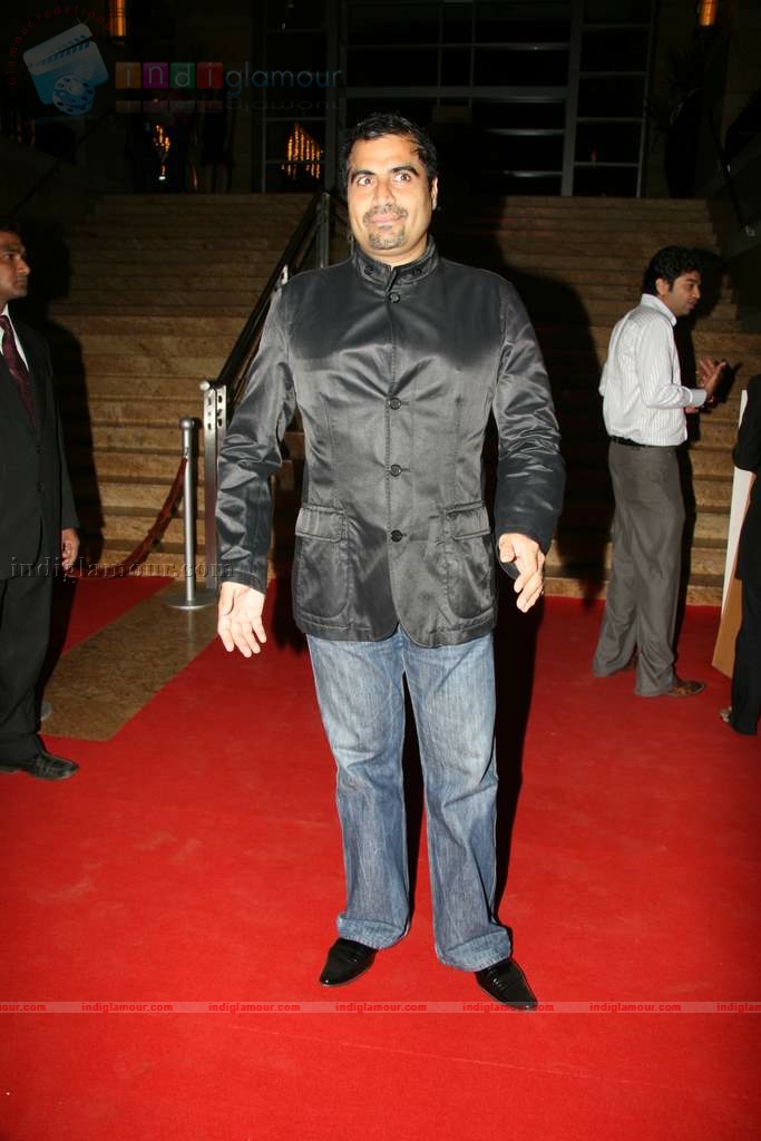 SRK, Yuvraj Singh, Urvashi Sharma at Energy Drink XXX launch Event hd photo
