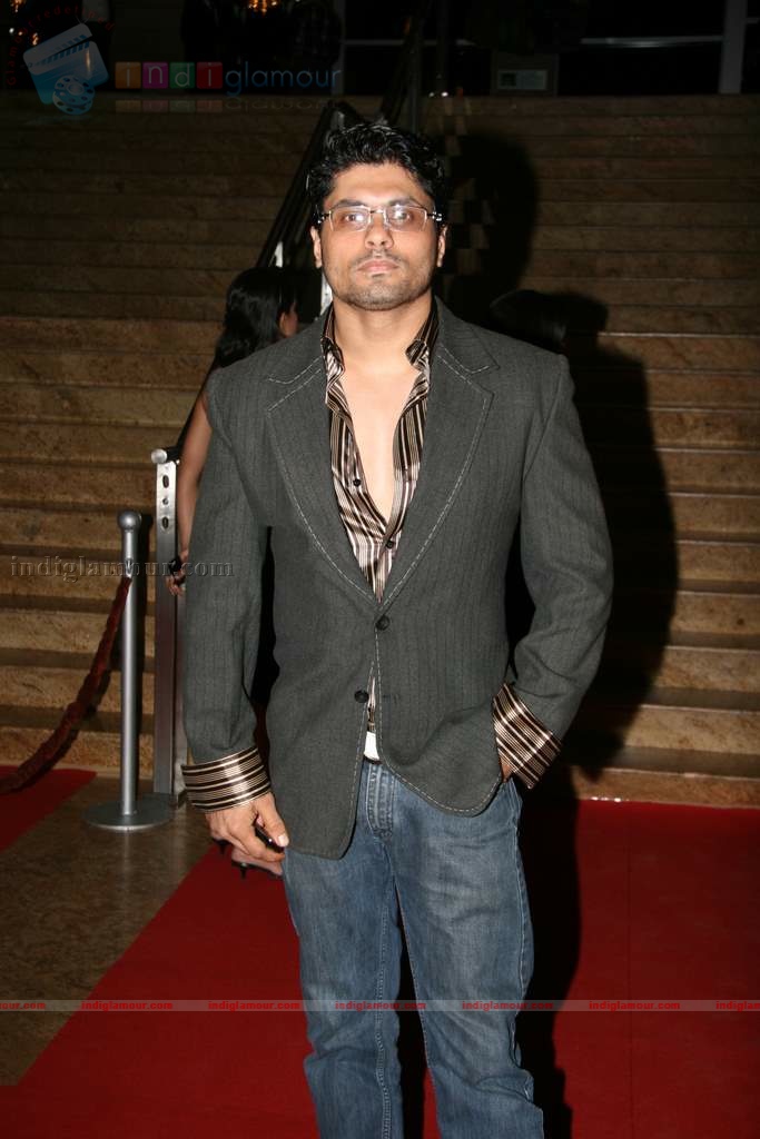 SRK, Yuvraj Singh, Urvashi Sharma at Energy Drink XXX launch Event hd photo