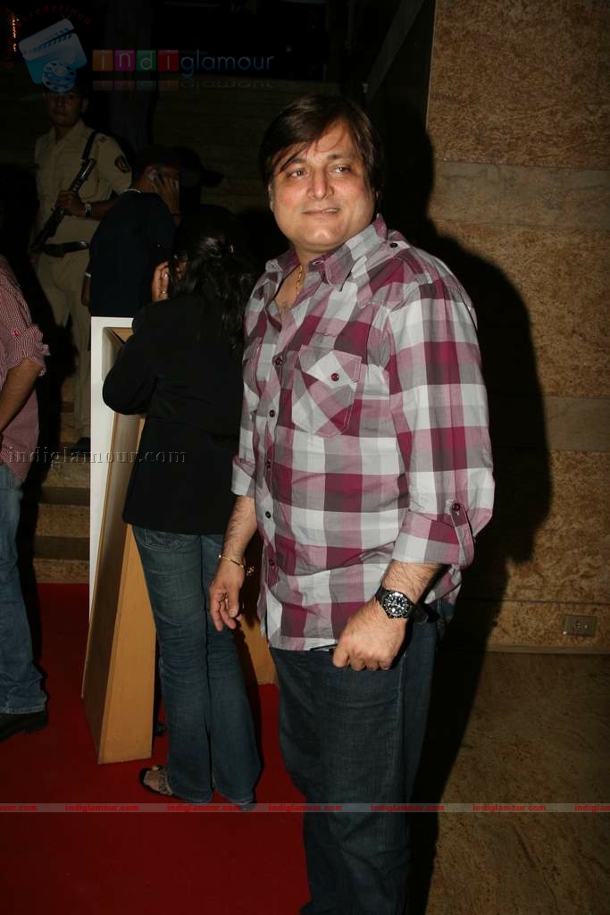 SRK, Yuvraj Singh, Urvashi Sharma at Energy Drink XXX launch Event hd photo