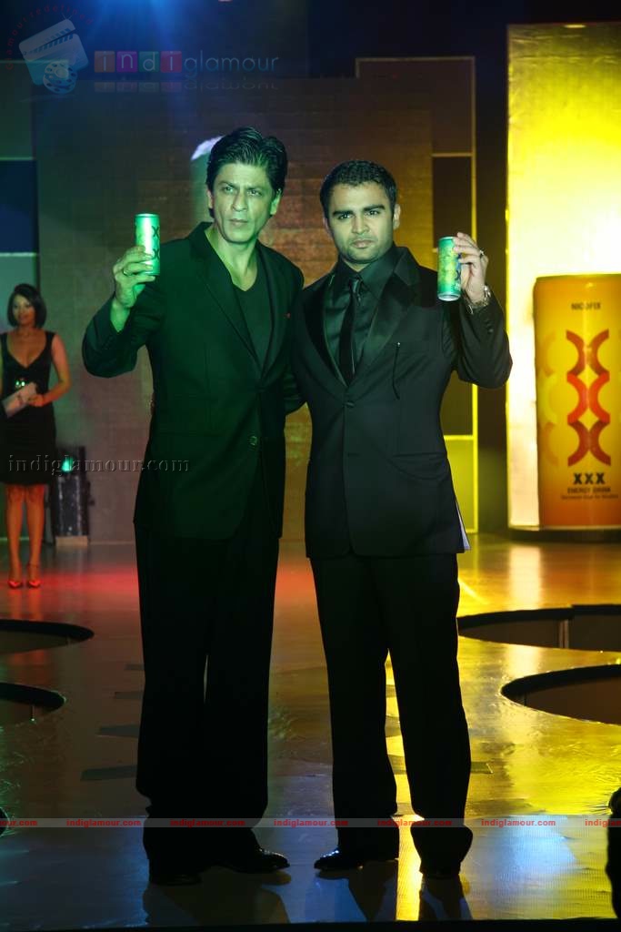SRK, Yuvraj Singh, Urvashi Sharma at Energy Drink XXX launch Event hd photo