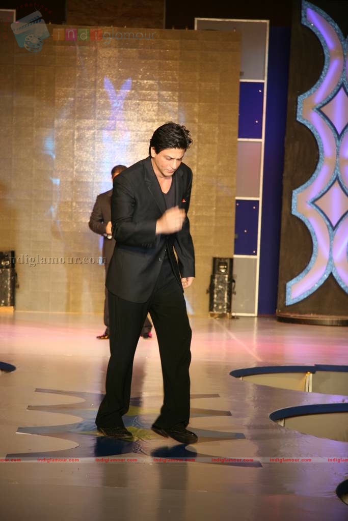 SRK, Yuvraj Singh, Urvashi Sharma at Energy Drink XXX launch Event hd photo