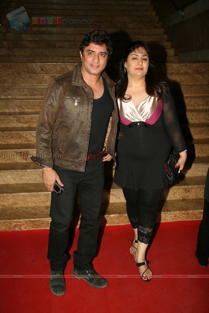 SRK, Yuvraj Singh, Urvashi Sharma at Energy Drink XXX launch Event hd photo