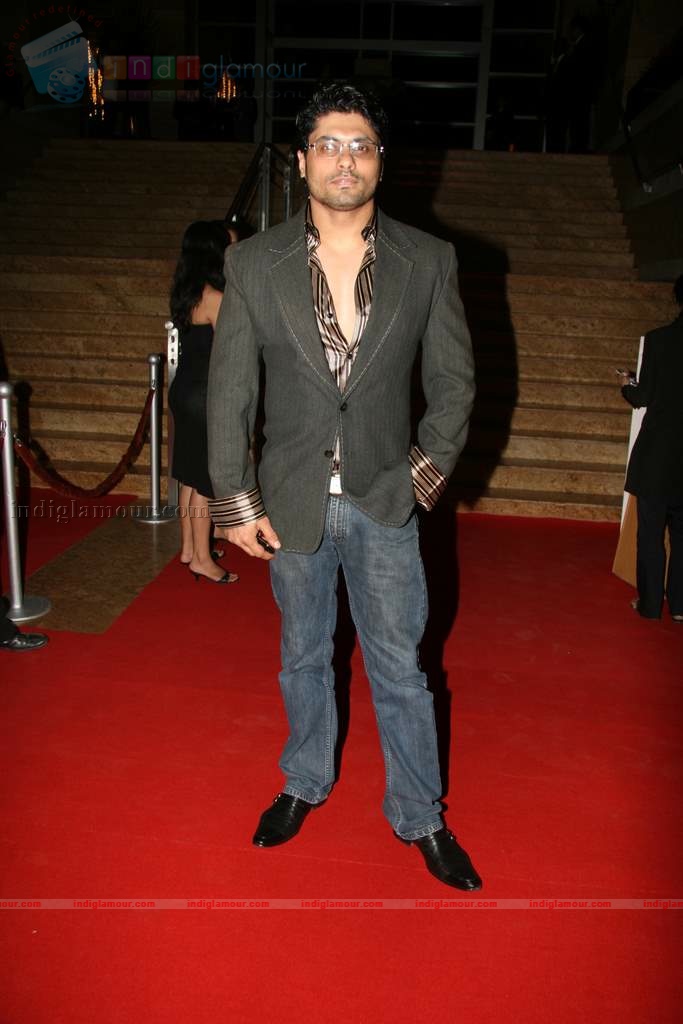 SRK, Yuvraj Singh, Urvashi Sharma at Energy Drink XXX launch Event hd photo