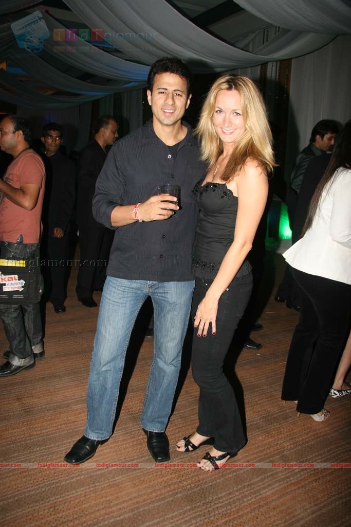 SRK, Yuvraj Singh, Urvashi Sharma at Energy Drink XXX launch Event hd photo