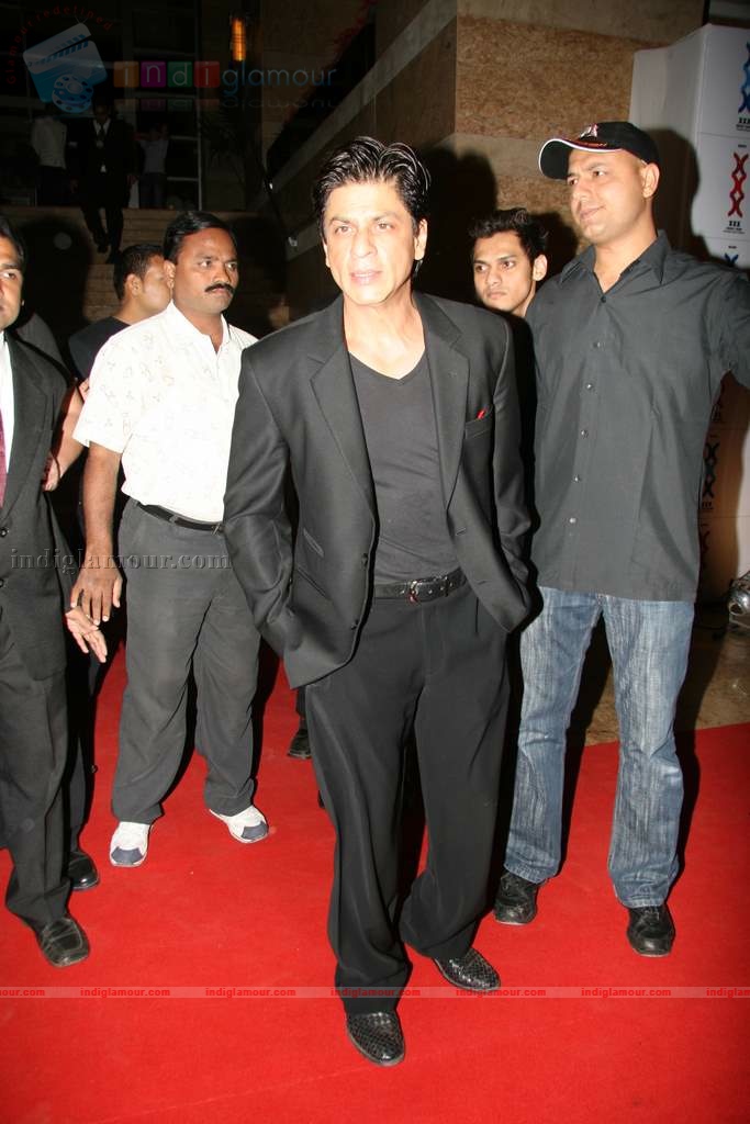 SRK, Yuvraj Singh, Urvashi Sharma at Energy Drink XXX launch Event hd photo