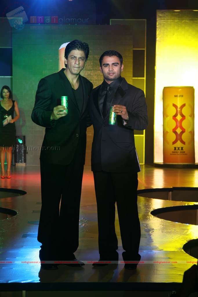 SRK, Yuvraj Singh, Urvashi Sharma at Energy Drink XXX launch Event hd photo