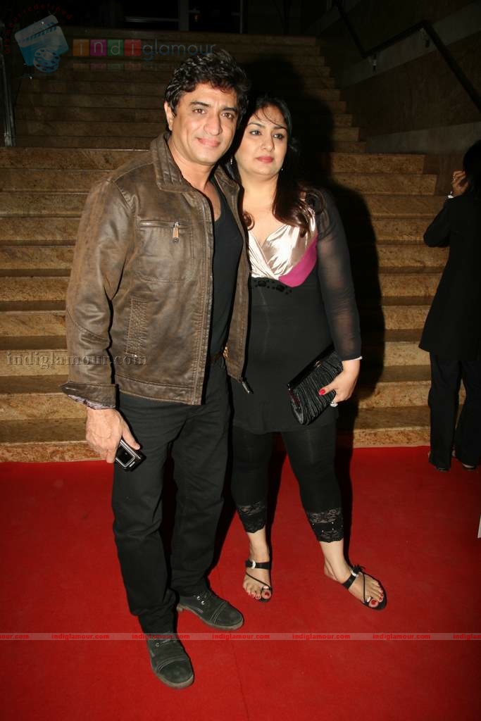 SRK, Yuvraj Singh, Urvashi Sharma at Energy Drink XXX launch Event hd photo