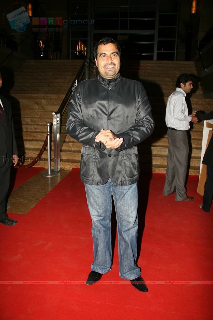 SRK, Yuvraj Singh, Urvashi Sharma at Energy Drink XXX launch Event hd photo