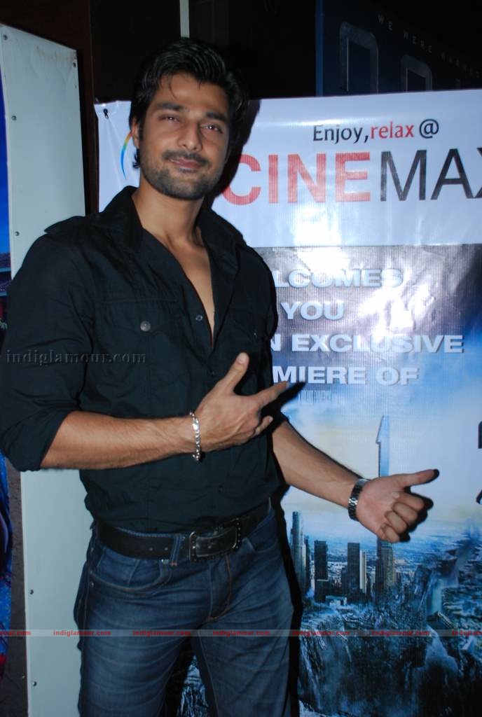 Prachi Desai, Koena and Arshad Warsi at 2012 premeire Event hd photo