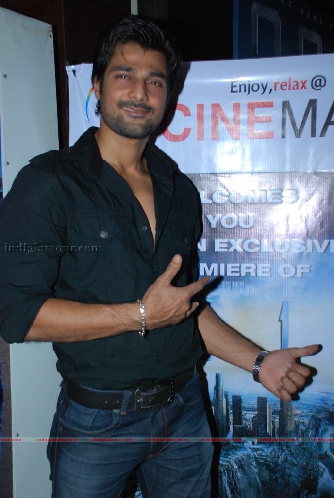 Prachi Desai, Koena and Arshad Warsi at 2012 premeire Event hd photo