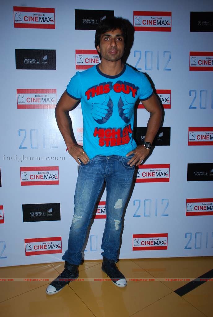Prachi Desai, Koena and Arshad Warsi at 2012 premeire Event hd photo