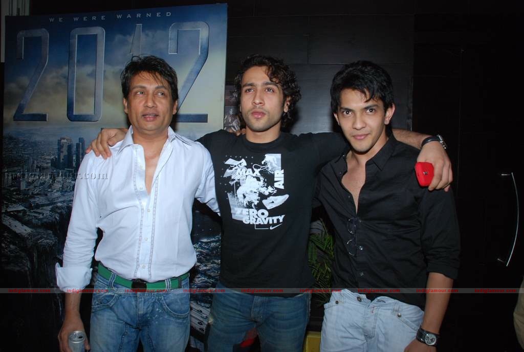 Prachi Desai, Koena and Arshad Warsi at 2012 premeire Event hd photo