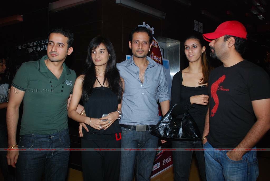 Prachi Desai, Koena and Arshad Warsi at 2012 premeire Event hd photo