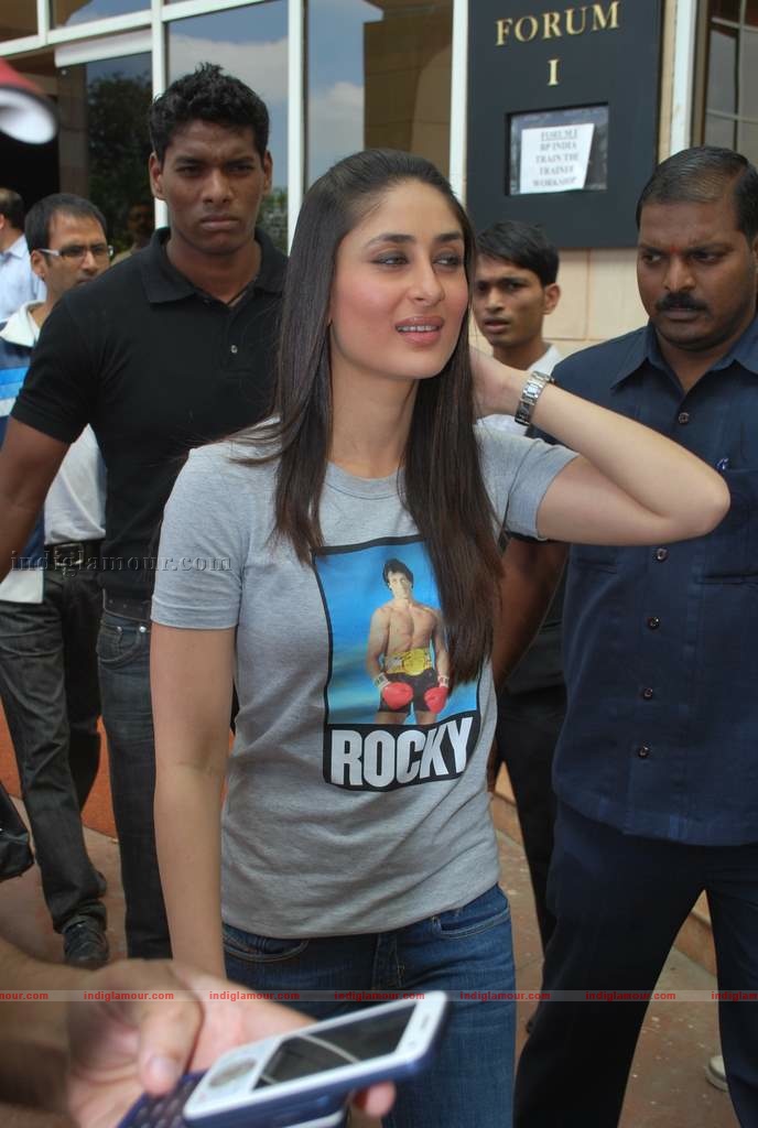 Kareena-Aamir at 3 Idiots press meet with new song introduction Event hd photo